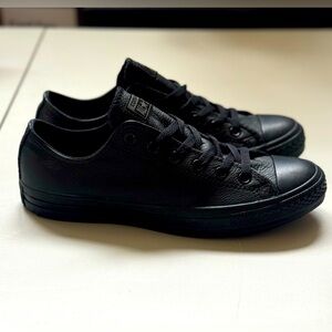 Converse chuck Taylor all star ox monochrome leather Blk new in original box